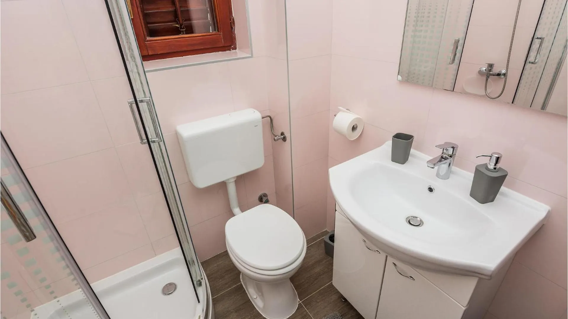 Nice Home In Smokovic With Wifi 0*,